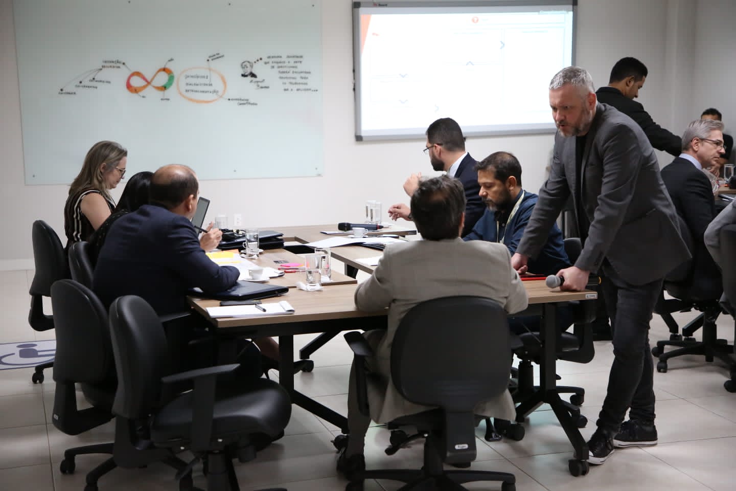 33ACB9FE 9298 4A99 97EB BD24F230BAE8